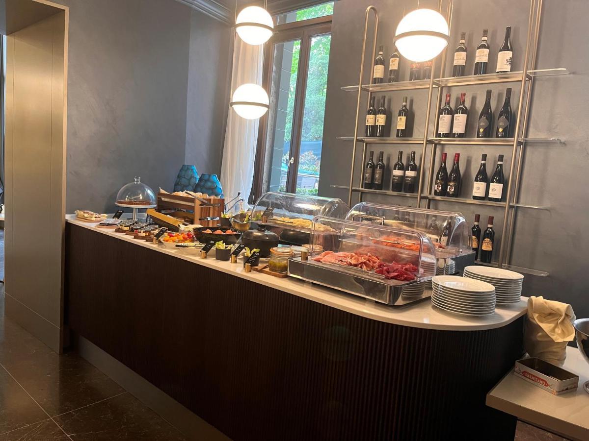 Radisson Collection Hotel, Palazzo Nani Venice Exterior photo The buffet at the lounge