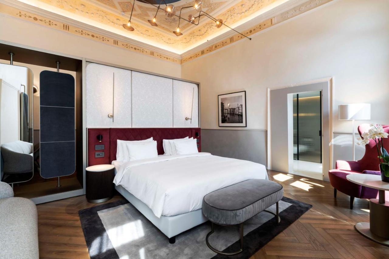 Radisson Collection Hotel, Palazzo Nani Venice Exterior photo A bedroom at the hotel