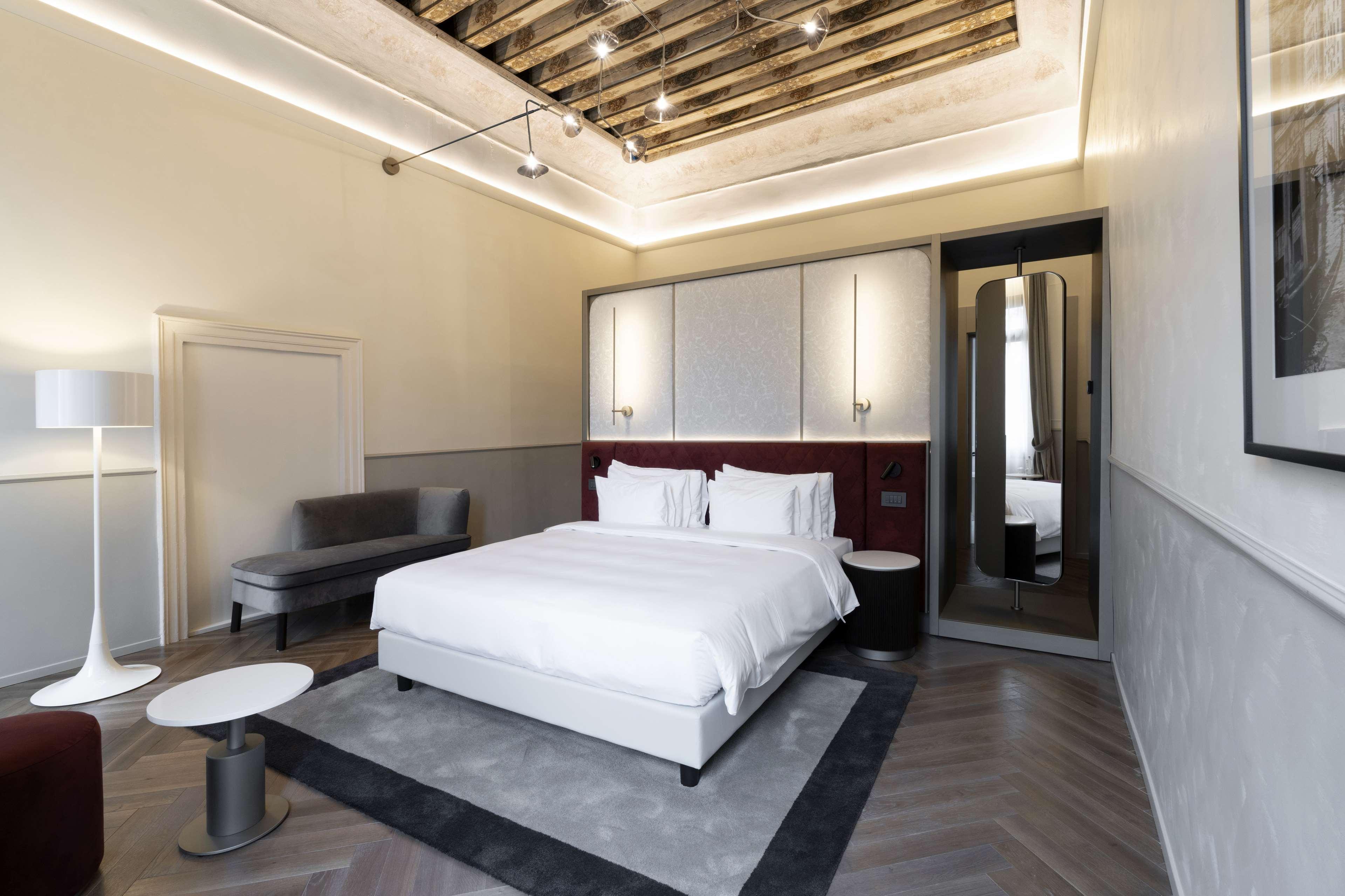 Radisson Collection Hotel, Palazzo Nani Venice Exterior photo A bedroom at the hotel