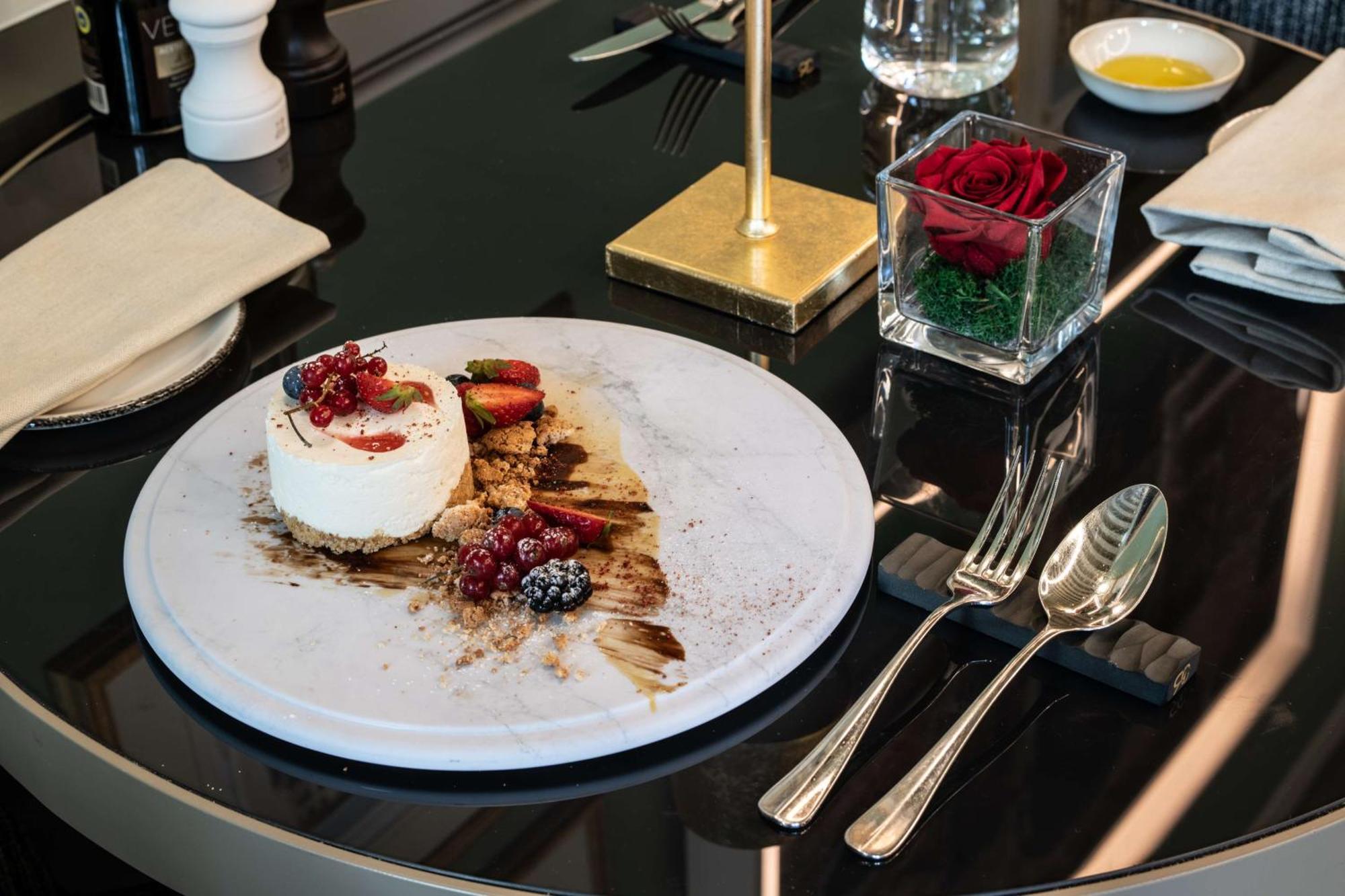 Radisson Collection Hotel, Palazzo Nani Venice Exterior photo A dessert at the restaurant