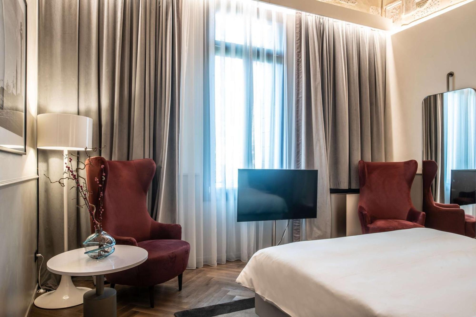 Radisson Collection Hotel, Palazzo Nani Venice Exterior photo A room at the hotel