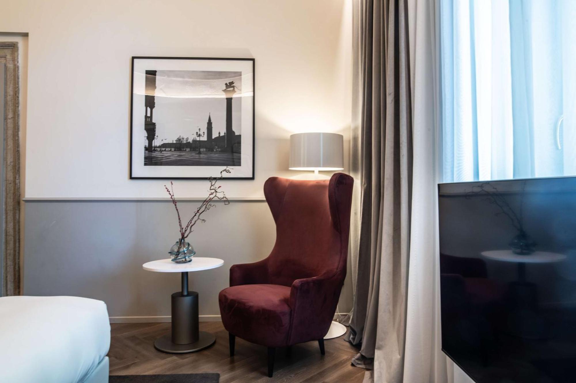Radisson Collection Hotel, Palazzo Nani Venice Exterior photo A room at the hotel