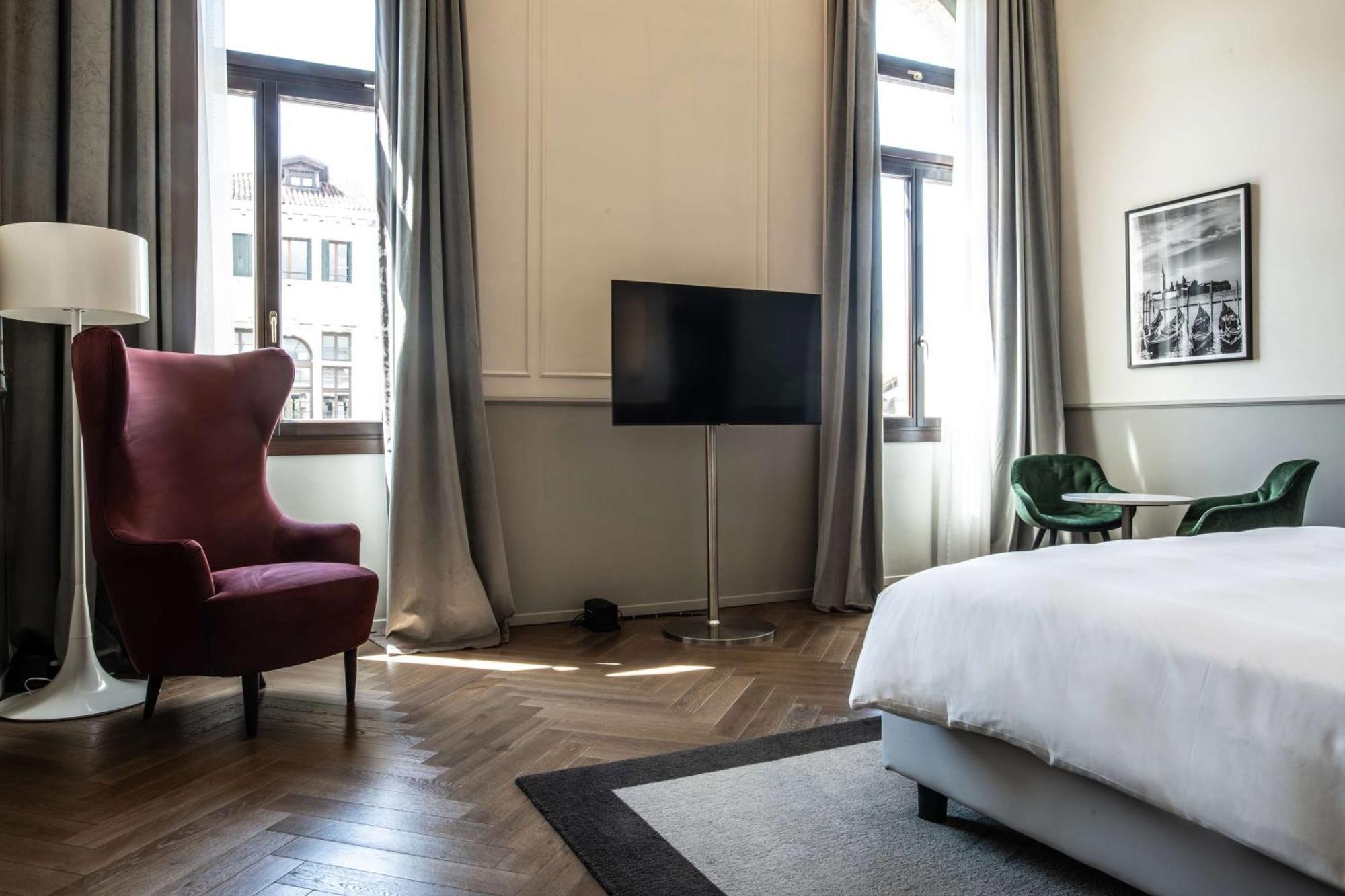Radisson Collection Hotel, Palazzo Nani Venice Exterior photo A room at the hotel