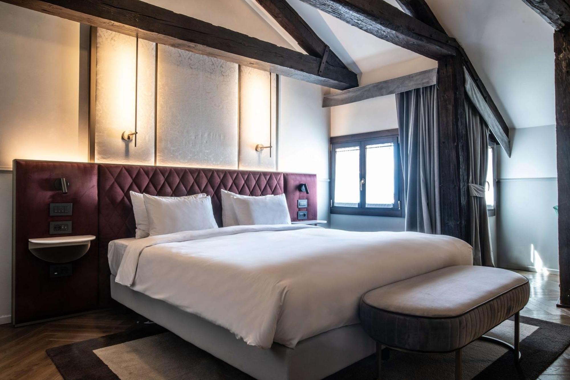 Radisson Collection Hotel, Palazzo Nani Venice Exterior photo A bedroom at the hotel