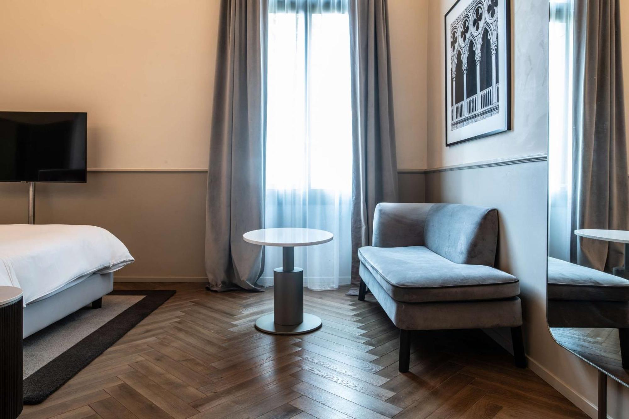 Radisson Collection Hotel, Palazzo Nani Venice Exterior photo A room at the hotel