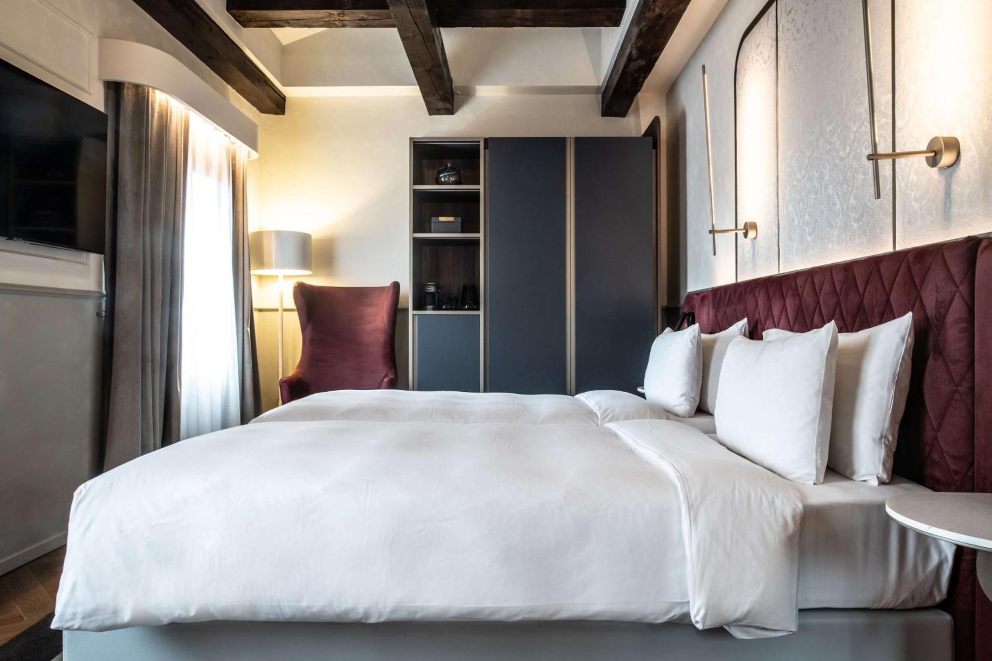 Radisson Collection Hotel, Palazzo Nani Venice Exterior photo A bedroom at the hotel