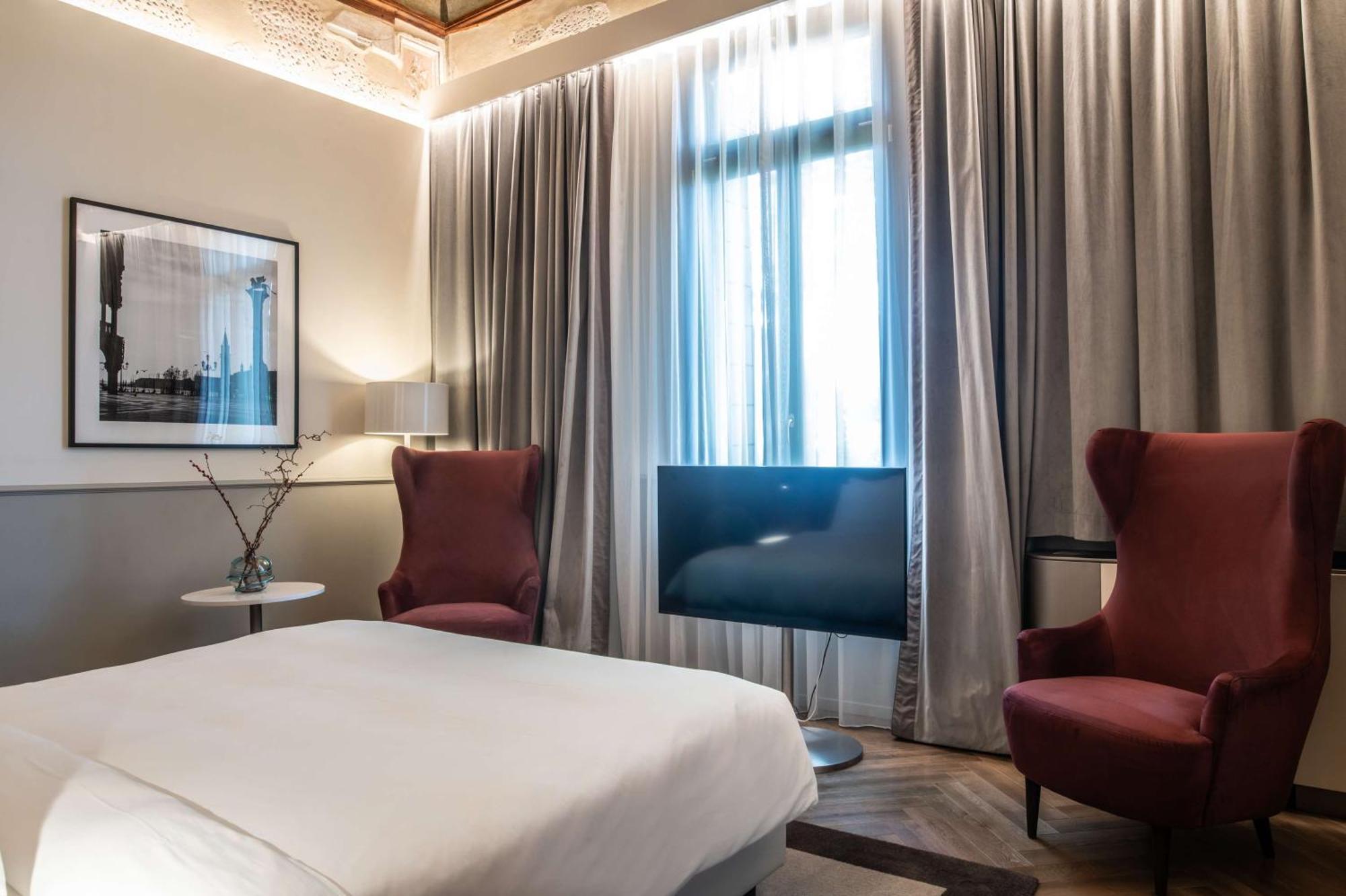 Radisson Collection Hotel, Palazzo Nani Venice Exterior photo A room at the hotel
