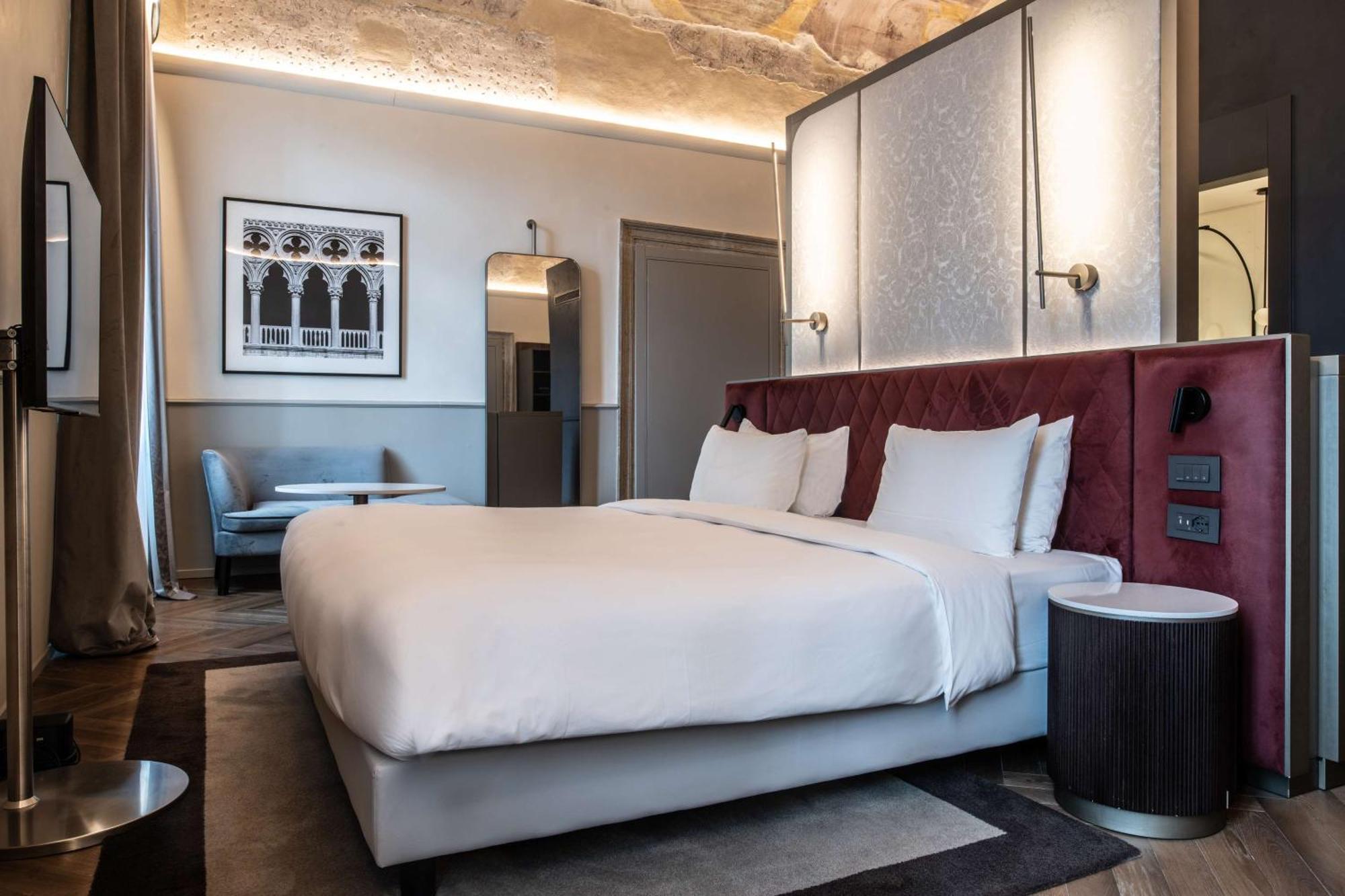 Radisson Collection Hotel, Palazzo Nani Venice Exterior photo A bedroom at the hotel